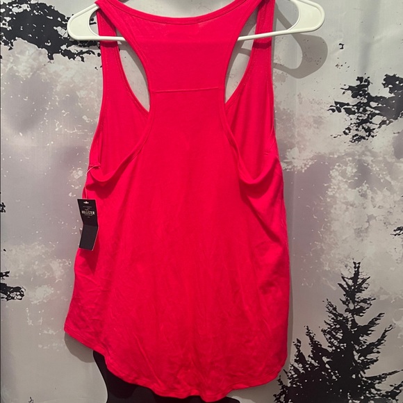 NWT Hollister Women's Vibrant Pink Racerback Tank Top - Picture 2 of 6